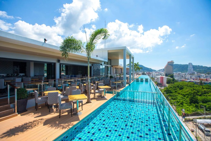 Imagen de la piscina del Hotel The Marina Phuket. Foto 17