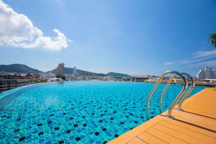 Imagen de la piscina del Hotel The Marina Phuket. Foto 19