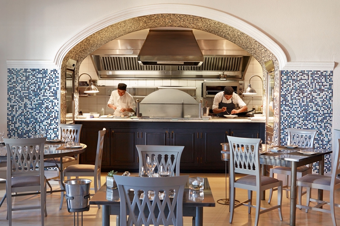 Imagen del bar/restaurante del Hotel The Marine Hermanus. Foto 2