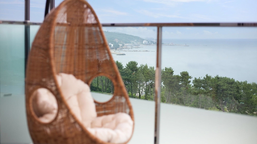 Imagen de la habitación del Hotel The Marine Pool Villa. Foto 4