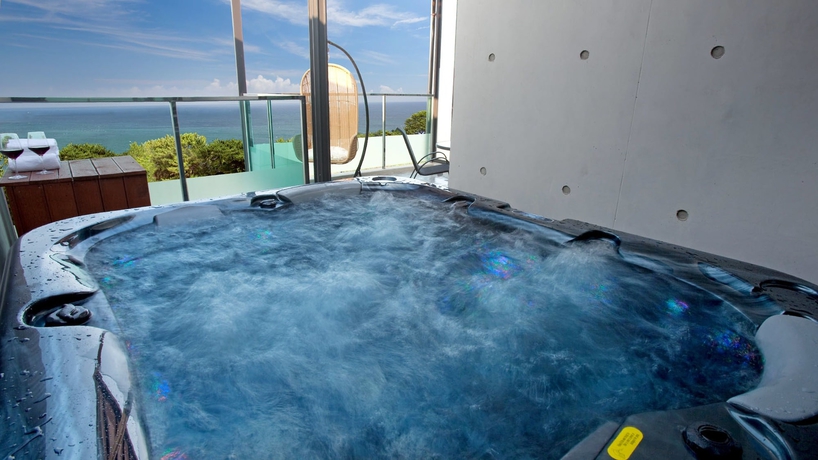 Imagen de la habitación del Hotel The Marine Pool Villa. Foto 9