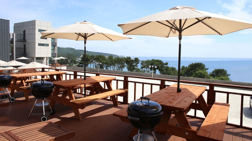 Imagen de los exteriores del Hotel The Marine Pool Villa. Foto 16