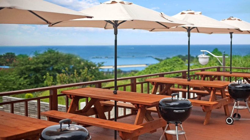 Imagen de los exteriores del Hotel The Marine Pool Villa. Foto 17