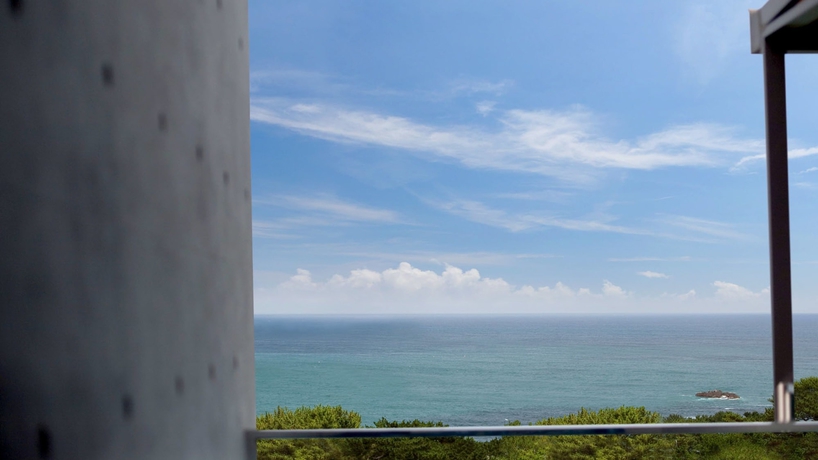 Imagen de la habitación del Hotel The Marine Pool Villa. Foto 12