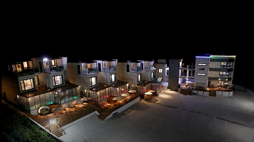 Imagen general del Hotel The Marine Pool Villa. Foto 2