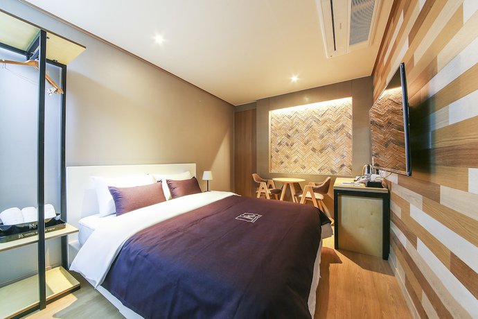 Imagen de la habitación del Hotel The Marine View. Foto 2