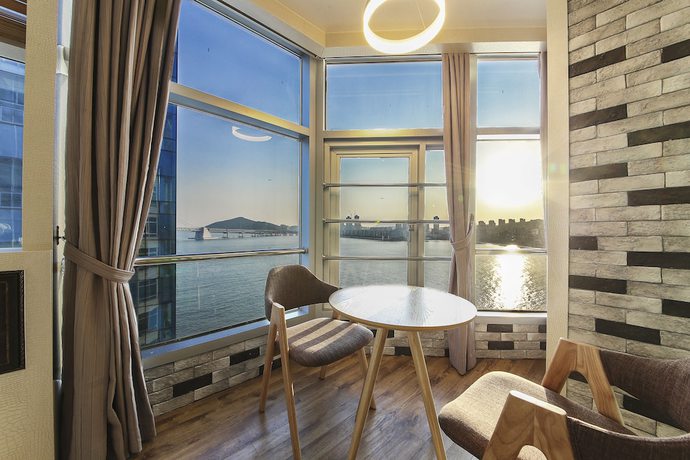 Imagen de la habitación del Hotel The Marine View. Foto 11