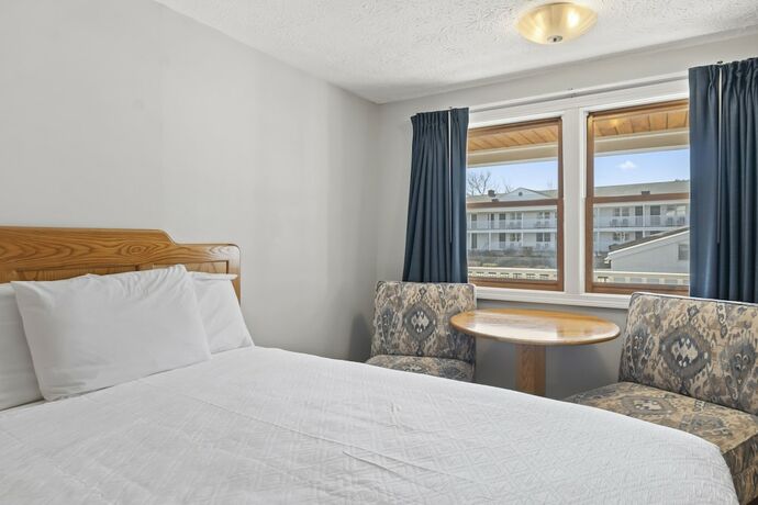 Imagen de la habitación del Hotel The Mariner Resort. Foto 17