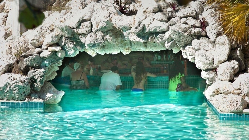 Imagen de la piscina del Hotel The Marlin At Taino Beach Resort and Clubs. Foto 19