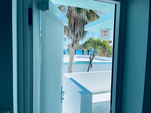 Imagen de la habitación del Hotel The Marlin Beachside. Foto 11