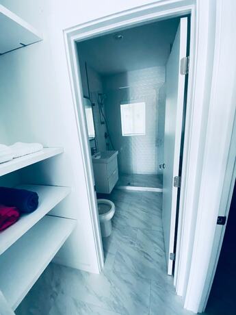 Imagen de la habitación del Hotel The Marlin Beachside. Foto 15