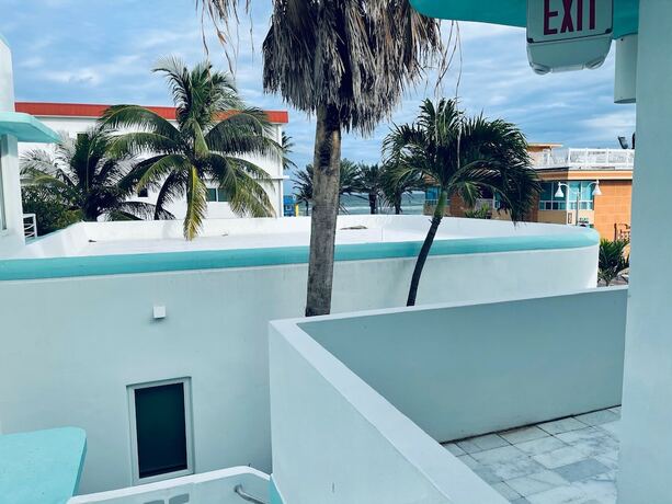 Imagen de la habitación del Hotel The Marlin Beachside. Foto 19