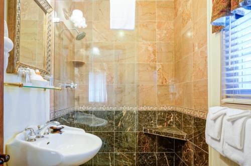 Imagen de la habitación del Hotel The Marlo. Foto 14