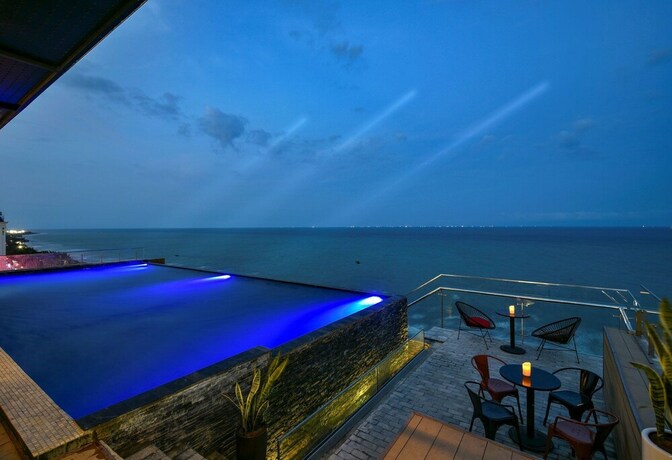 Imagen de la piscina del Hotel The Marron. Foto 40