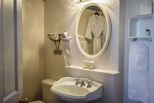 Imagen de la habitación del Hotel The Marshall House. Foto 6
