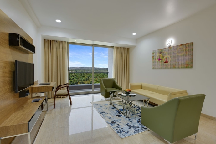 Imagen de la habitación del Hotel The Maruti Nandan Grand. Foto 9