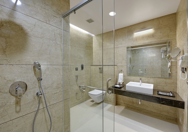 Imagen de la habitación del Hotel The Maruti Nandan Grand. Foto 10