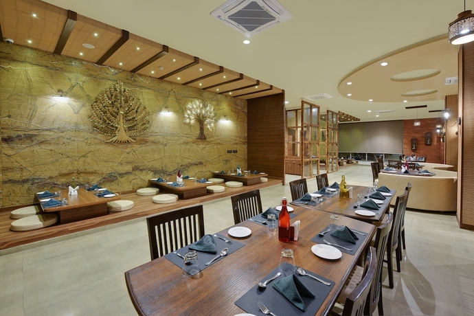 Imagen del bar/restaurante del Hotel The Maruti Nandan Grand. Foto 4