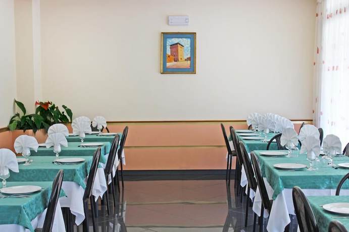 Imagen del bar/restaurante del Hotel The Match, Pinarella di Cervia. Foto 8