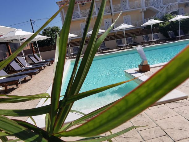 Imagen de la piscina del Hotel The Mathraki Studios Adult Only. Foto 19