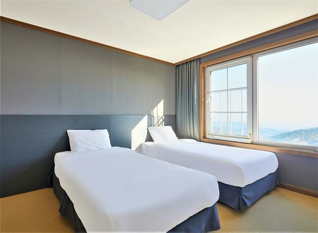 Imagen de la habitación del Hotel The Mauna Ocean Resort. Foto 14
