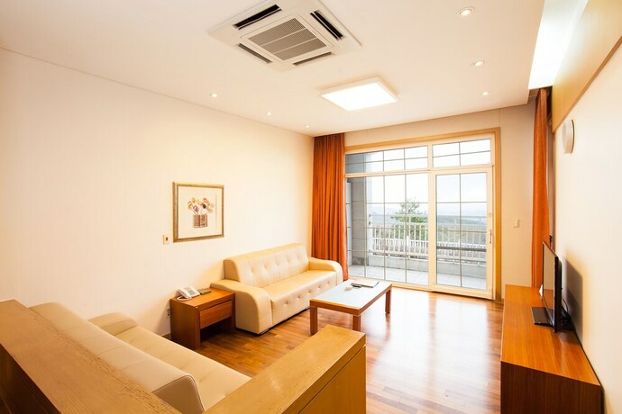 Imagen de la habitación del Hotel The Mauna Ocean Resort. Foto 15
