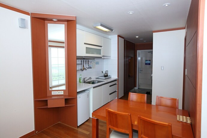 Imagen de la habitación del Hotel The Mauna Ocean Resort. Foto 36