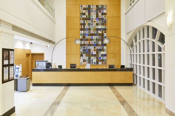 Imagen de los interiores del Hotel The Mauna Ocean Resort. Foto 40
