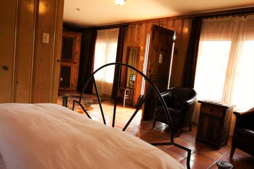 Imagen de la habitación del Hotel The Maverick Inn. Foto 3