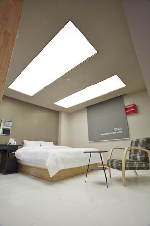 Imagen de la habitación del Hotel The May. Foto 8