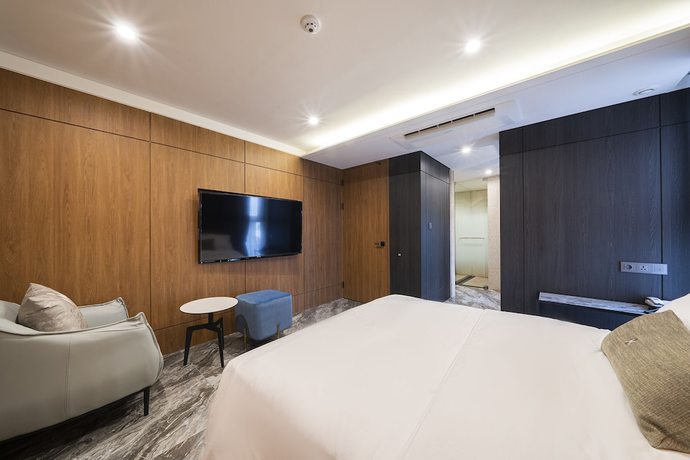 Imagen de la habitación del Hotel The May Hotel. Foto 5