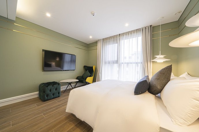 Imagen de la habitación del Hotel The May Hotel. Foto 6