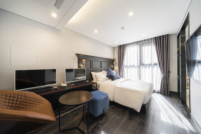 Imagen de la habitación del Hotel The May Hotel. Foto 14