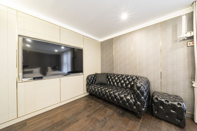 Imagen de la habitación del Hotel The May Hotel. Foto 15