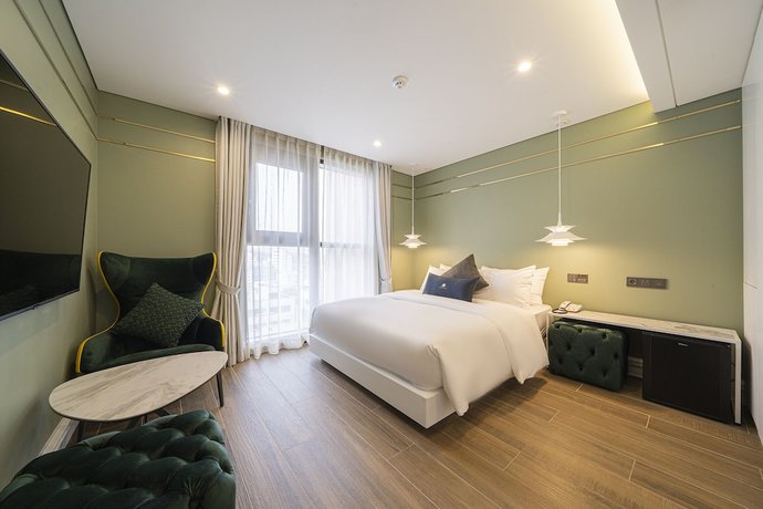 Imagen de la habitación del Hotel The May Hotel. Foto 20