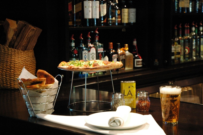 Imagen del bar/restaurante del Hotel The Mayfair at Coconut Grove. Foto 4