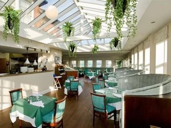 Imagen del bar/restaurante del Hotel The Maypole At Wellows. Foto 2