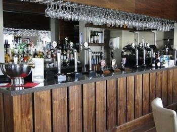 Imagen del bar/restaurante del Hotel The Maypole At Wellows. Foto 4