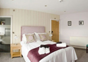 Imagen del bar/restaurante del Hotel The Maypole At Wellows. Foto 7