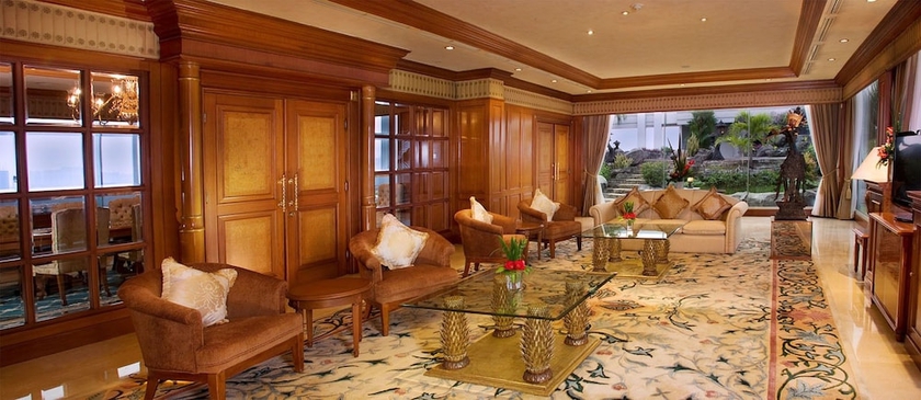 Imagen de la habitación del Hotel The Media and Towers. Foto 11