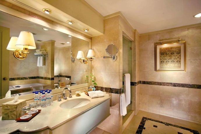 Imagen de la habitación del Hotel The Media and Towers. Foto 13