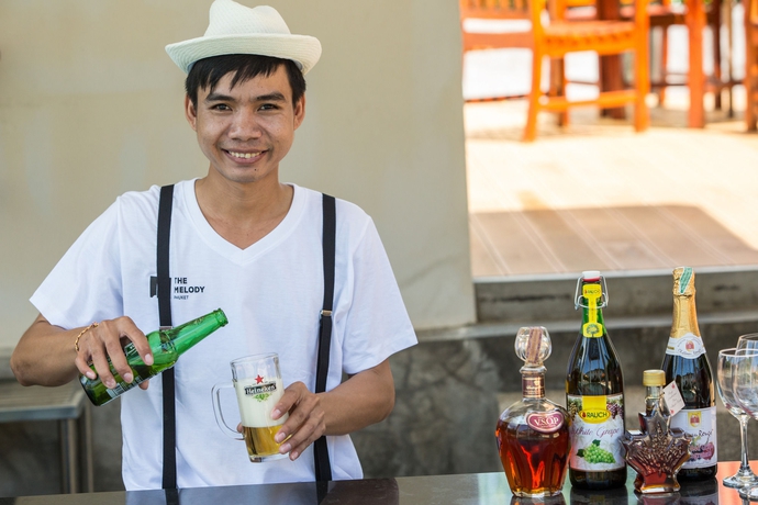 Imagen de la piscina del Hotel The Melody Phuket - Sha Extra Plus. Foto 16