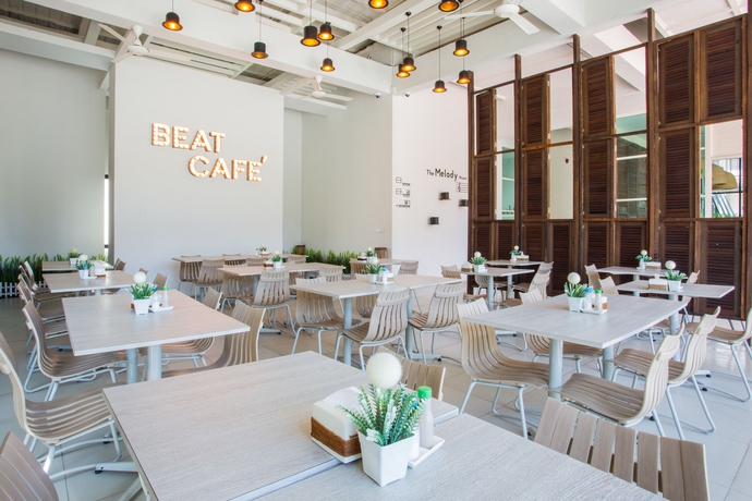 Imagen del bar/restaurante del Hotel The Melody Phuket - Sha Extra Plus. Foto 3