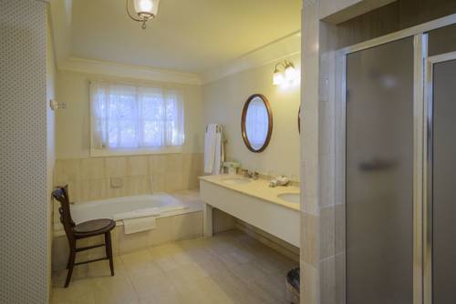 Imagen de la habitación del Hotel The Mendocino and Garden Suites. Foto 3