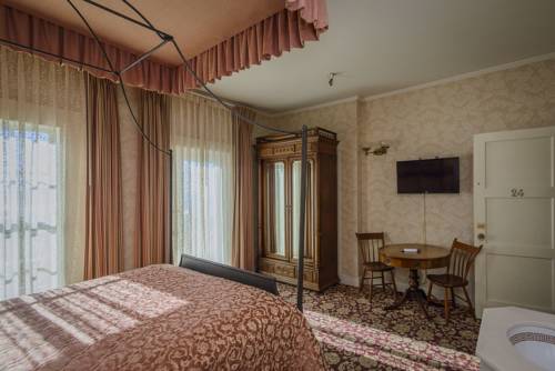 Imagen de la habitación del Hotel The Mendocino and Garden Suites. Foto 15