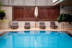 Imagen de la piscina del Hotel The Mercer Sukhumvit 4, Bangkok. Foto 6