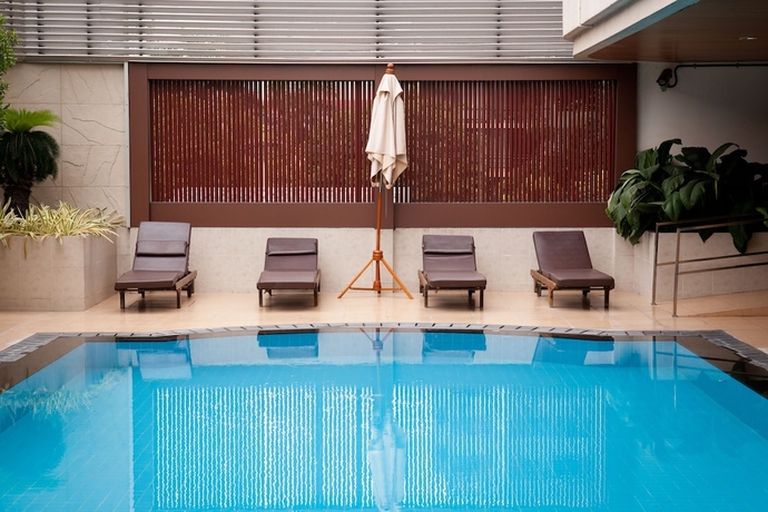 Imagen de la piscina del Hotel The Mercer Sukhumvit 4, Bangkok. Foto 19