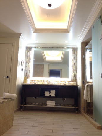 Imagen de la habitación del Hotel The Meritage Resort and Spa. Foto 6