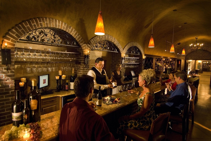 Imagen del bar/restaurante del Hotel The Meritage Resort and Spa. Foto 1
