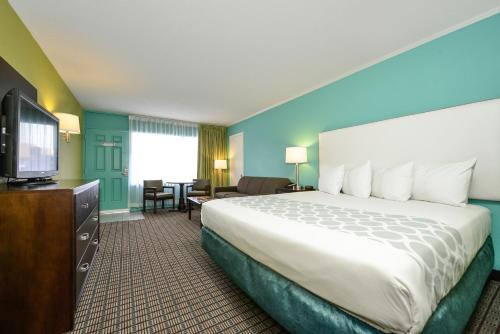 Imagen de la habitación del Hotel The Mermaid Inn, Myrtle Beach. Foto 5